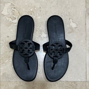 WORN ONCE!! Tory Burch SIZE 8 Black Logo Thong Sandals